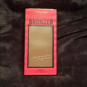 Mega glow bronzer